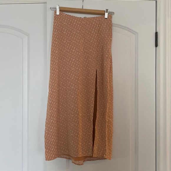 Abercrombie and Fitch dipped waist midi length skirt - Picture 3 of 6